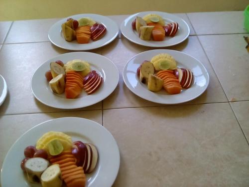 ホテルの敷地内または近くでの食事または食べ物