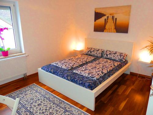 Postel nebo postele na pokoji v ubytování Cochem Ferienwohnung Scheuer