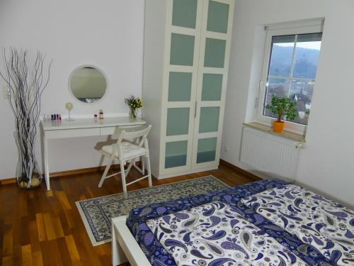Postel nebo postele na pokoji v ubytování Cochem Ferienwohnung Scheuer