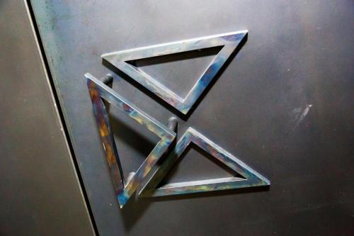 a metal door with a metal z sign on it at Rantanrirun ランタンリルン in Hakuba