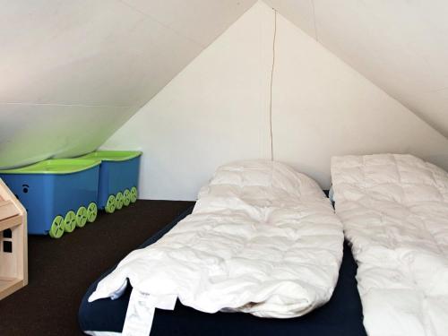 Llit o llits en una habitació de Holiday Home Hejrevej
