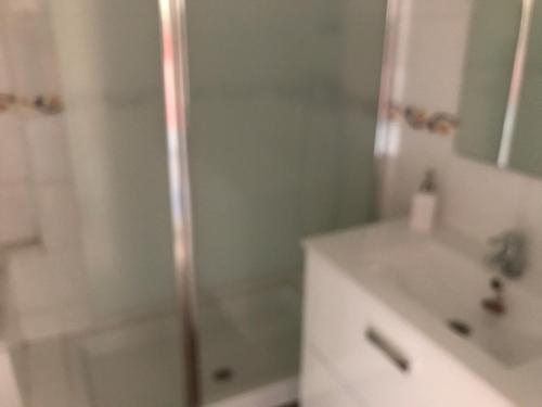 Ένα μπάνιο στο 12- Apmto Playa Albufereta Rocafel 5 (Alicante)