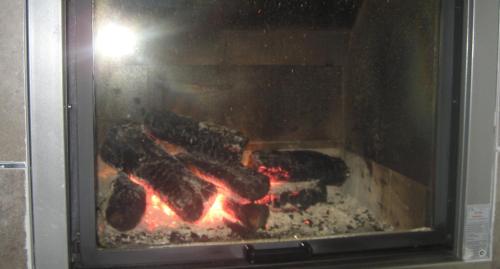 a bunch of meat cooking in an oven at Hotel Ginevra in Poggiomarino