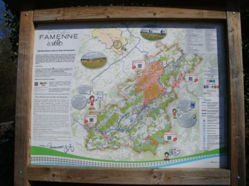 a sign with a map of a park at Le poirier de Warre in Durbuy