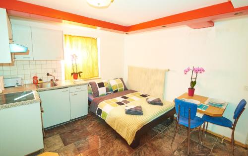 a kitchen with a table and a bed in a room at New West Station 7 in Interlaken