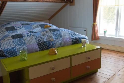A bed or beds in a room at Stuga Lugnvik