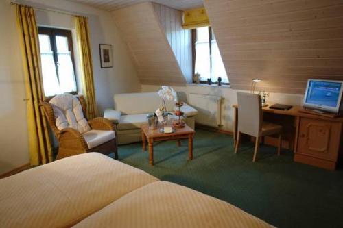 Ένα ή περισσότερα κρεβάτια σε δωμάτιο στο Hotel Kallstadter Hof