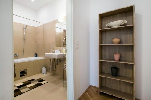Phòng tắm tại The Barts Apartments - Self Check-in