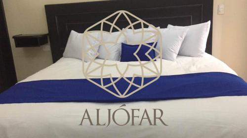 Giường trong phòng chung tại Hotel Aljófar