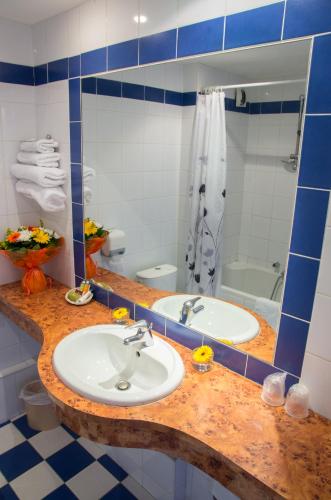Cit'Hotel Avantici Gapにあるバスルーム
