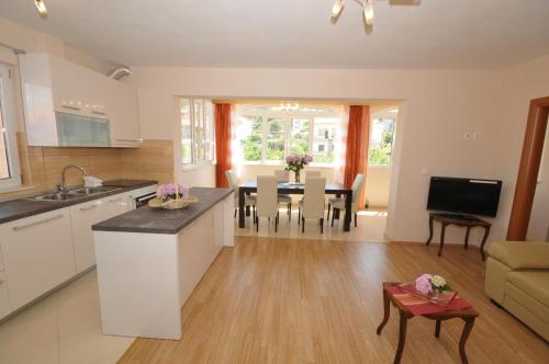 Kuchyňa alebo kuchynka v ubytovaní Apartments Belas