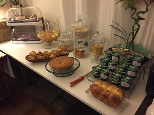 VillenouvelleにあるDomaine Le Villageのテーブル