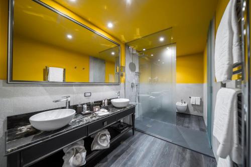 a bathroom with two sinks and a large mirror at Hotel Spinale in Madonna di Campiglio