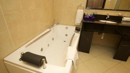 Salle de bains dans l'établissement Elilly International Hotel