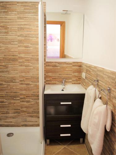 a bathroom with a sink and a mirror at Casa Campet in Algaida