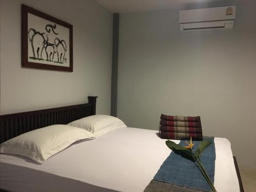 Katil atau katil-katil dalam bilik di Baan Mali Lampang Homestay
