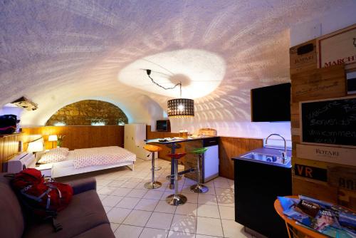 a room with a bed and a kitchen with a sink at Mala Silex Apartments in Malcesine