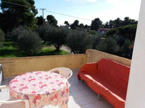 Gallery image of Yellow house in Lassi