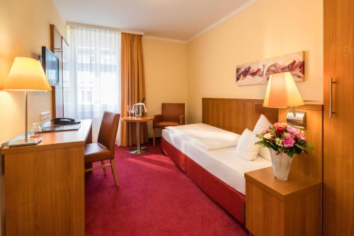 Postel nebo postele na pokoji v ubytování Hotel Vis à vis