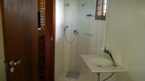 Phòng tắm tại Casa da Márcia - Guarda do Embaú