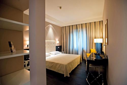 Posteľ alebo postele v izbe v ubytovaní Hotel Mediterraneo