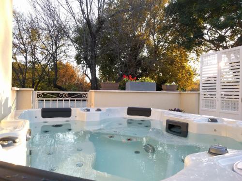a jacuzzi tub in the backyard of a house at על שפת הבניאס in Sede Neẖemya