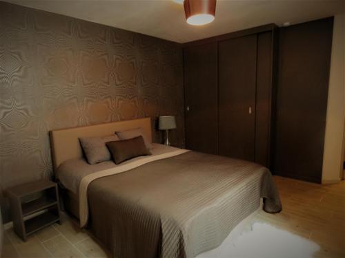 a bedroom with a large bed in a room at Villa Einstein Apartments in Antwerp