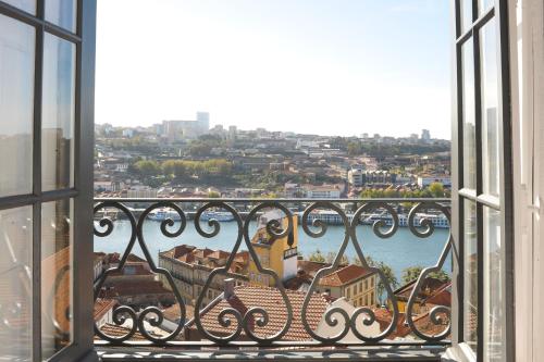 a view of a city from a balcony at Mo House in Porto