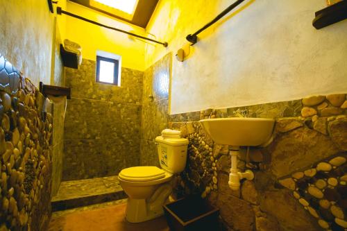 Koupelna v ubytování LUQUINA NATURAL Lodge