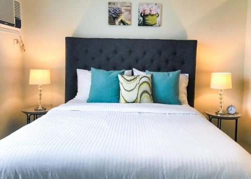 Ένα ή περισσότερα κρεβάτια σε δωμάτιο στο One Bedroom Apartment at Sundance Residences with Hi-Speed WiFi