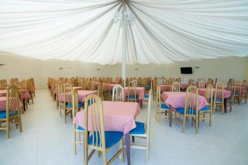 a room with tables and chairs and a white tent at BLUESEA Costa Serena in Torremolinos