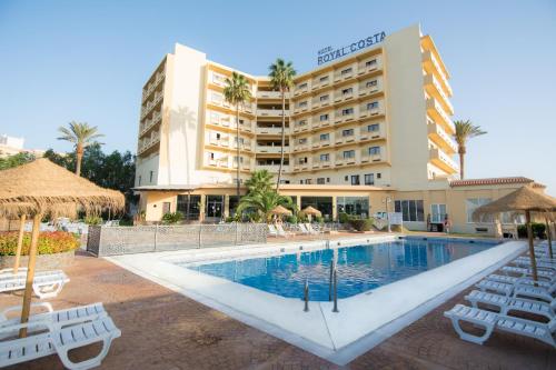 a hotel with a swimming pool in front of a building at BLUESEA Costa Serena in Torremolinos