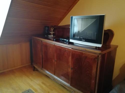 Μια τηλεόραση ή/και κέντρο ψυχαγωγίας στο Apartment Georgy