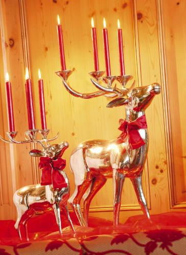 a metal statue of two deer with red bows at Alpenresidenz Trisanna in Ischgl