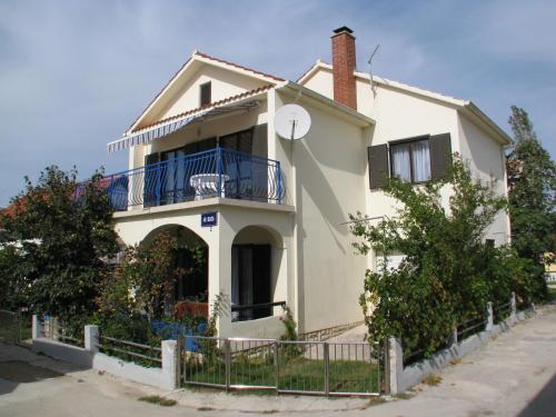 Four-bedroom holiday home in peaceful area, close to the beach