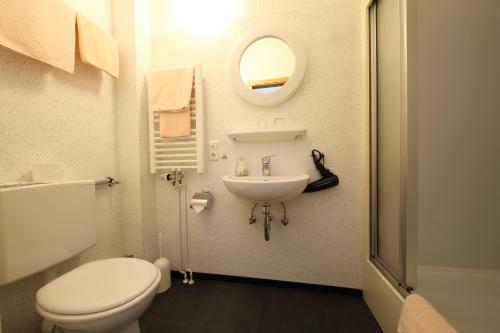 Ein Badezimmer in der Unterkunft Hotel Garni Schilling