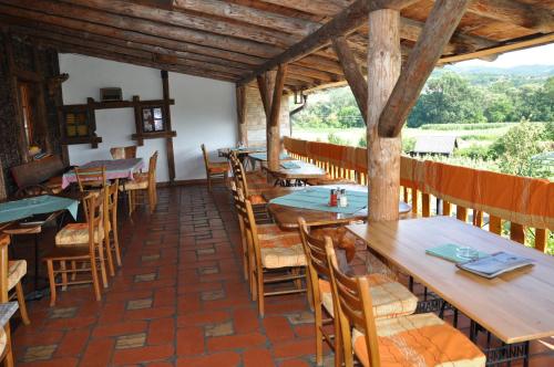 Restaurace v ubytování Inn Cakmara