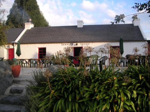 Donegal Houseにある庭