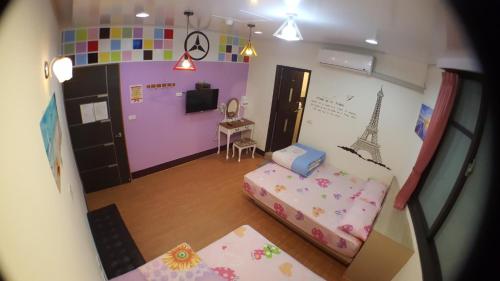 a room with a bedroom with a bed and the eiffel tower at 龍園旅館Long Yuan Hotel in Budai