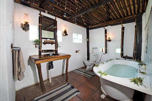 a bathroom with a bath tub and a toilet at Pungwe Safari Camp in Manyeleti Game Reserve