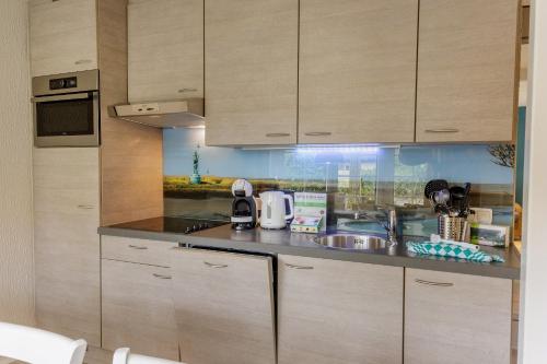 Kuchyň nebo kuchyňský kout v ubytování Center Parcs Nordseeküste Bremerhaven