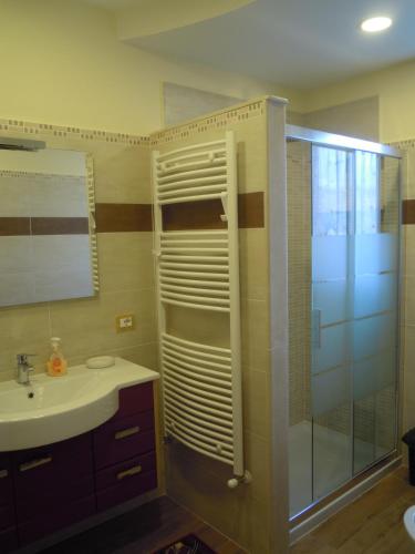 a bathroom with a sink and a shower at La Tavernetta in Randazzo