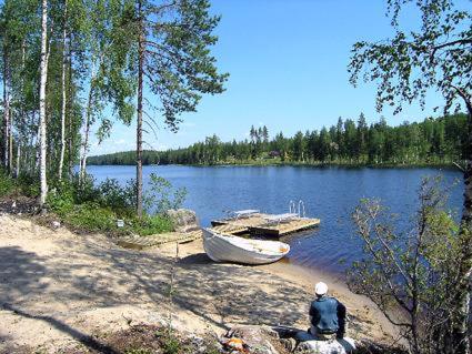Loma-asunnon lähellä sijaitseva luonnonmaisema