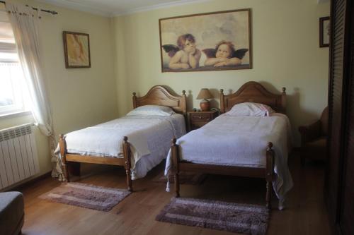 Кровать или кровати в номере Quartos em vivenda serra da Estrela