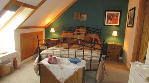 A bed or beds in a room at Breacan Cottage B&B