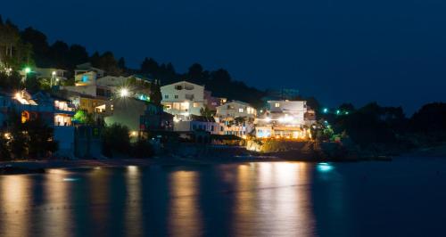 a view of a town at night at Beach Hotel in Drasnice