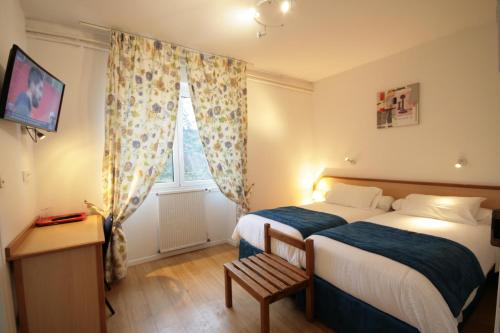 a bedroom with a bed and a window at Logis Auberge La Diege in Capdenac-Gare