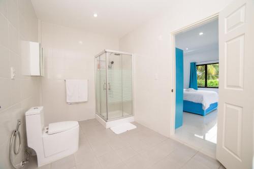 Vonios kambarys apgyvendinimo įstaigoje Bohol White House Bed & Breakfast