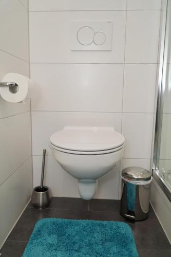 Ένα μπάνιο στο Bungalow am Stadtrand