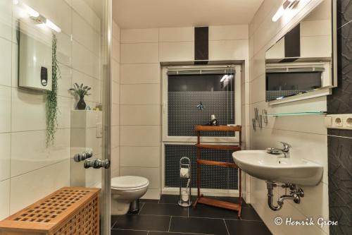 Kúpeľňa v ubytovaní Ferienhaus an der Brunnenaue 4 Sterne zertifiziert kostenlos Wlan & Netflix